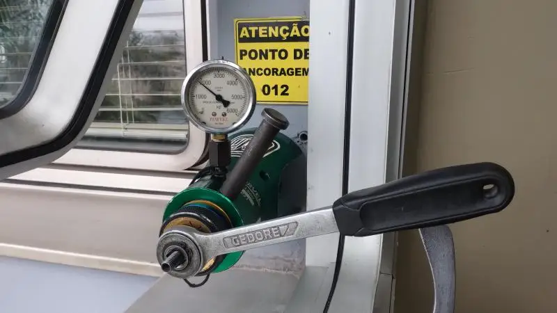 Inspeção de ancoragem predial
