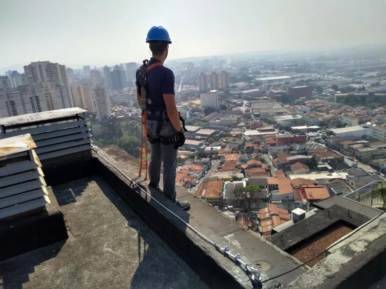 Inspeção de linha de vida em coberturas