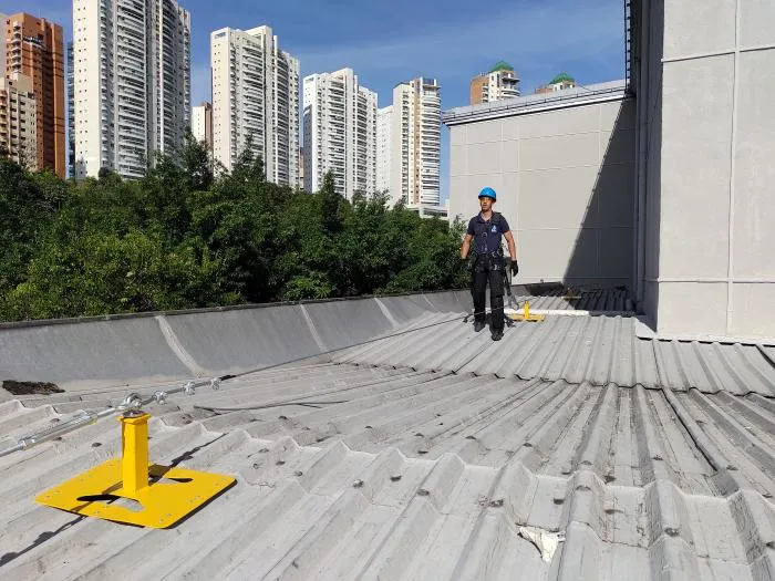 Inspeção em linha de vida em São Paulo