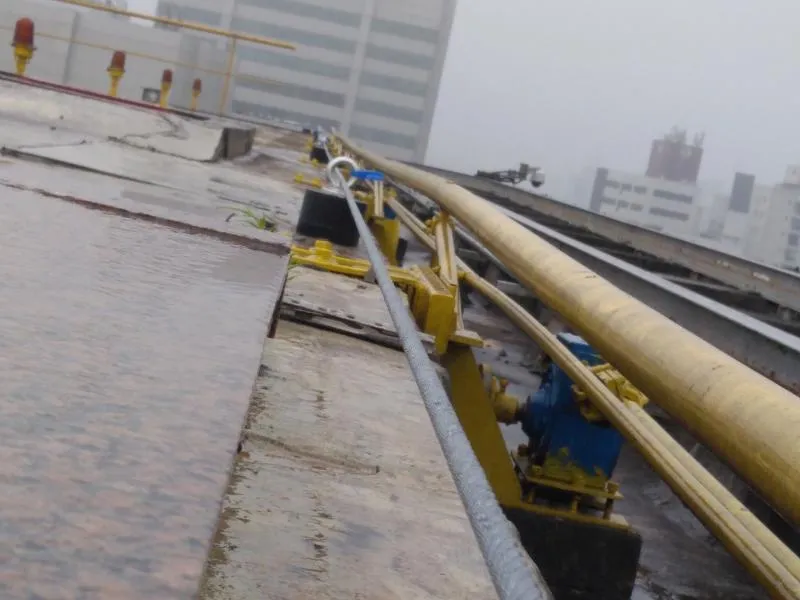 Inspeção e manutenção de linha de vida