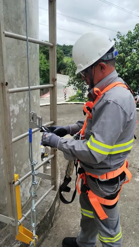 Instalação de escada marinheiro com art em São Paulo