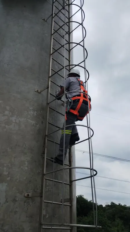 Instalação de escada marinheiro com guarda corpo em São Bernardo do Campo