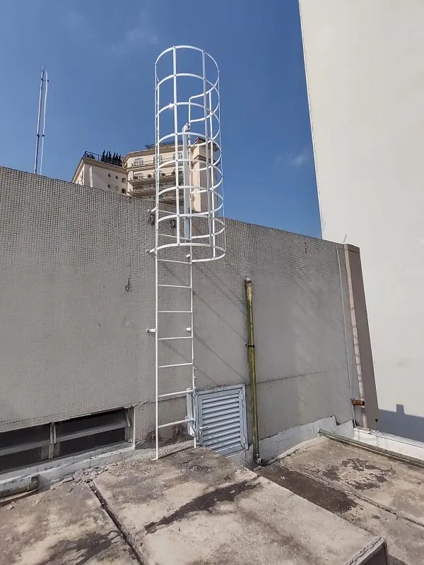 Instalação de escada marinheiro com laudo técnico