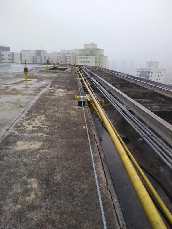 Instalação de linha de vida horizontal