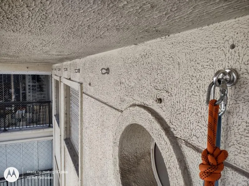 Instalação de sistemas de segurança em altura