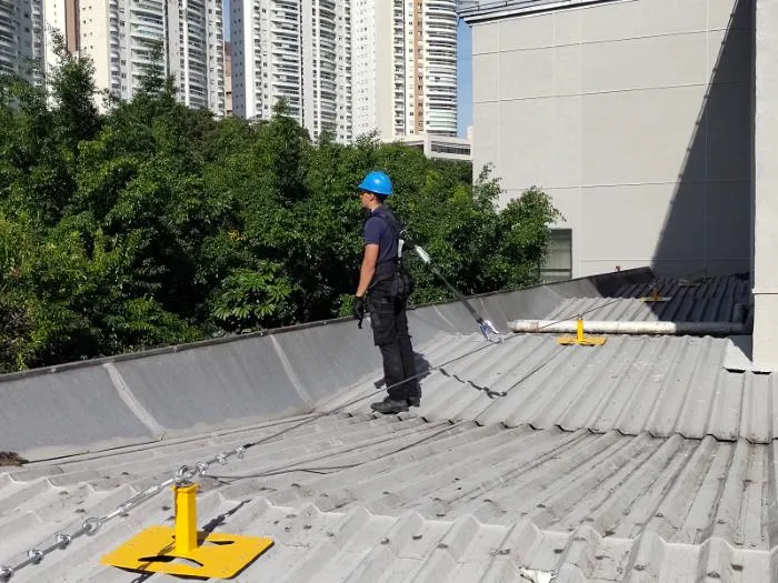 Linha de vida com trava quedas retrátil