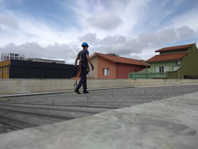 Projeto de linha de vida para telhado