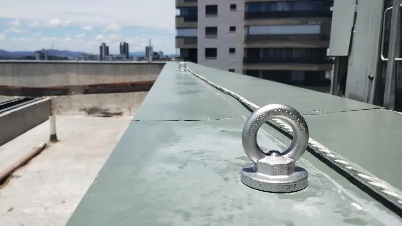 Sistema de ancoragem para trabalho em altura