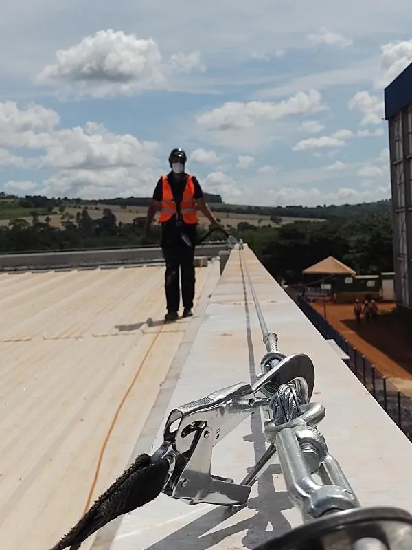 Sistema de linha de vida