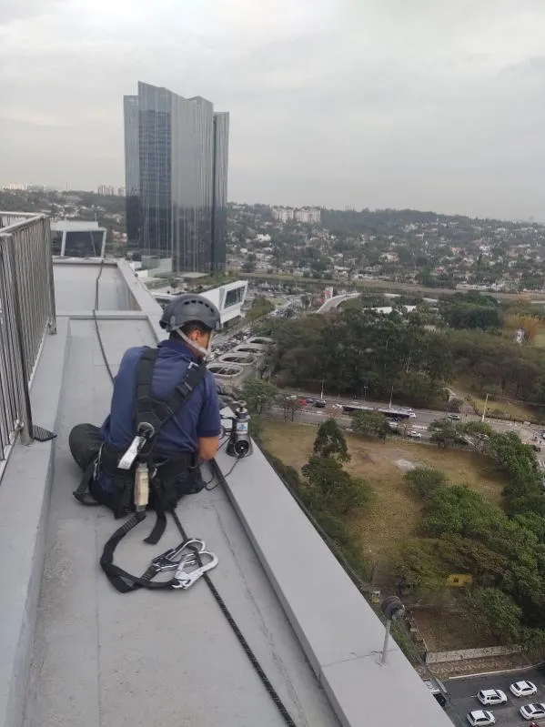Teste de arrancamento estático em pontos de ancoragem